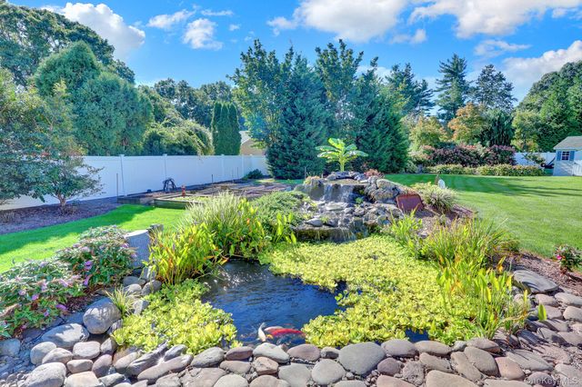 15 Wiigs Road, Nesconset, NY 11767
