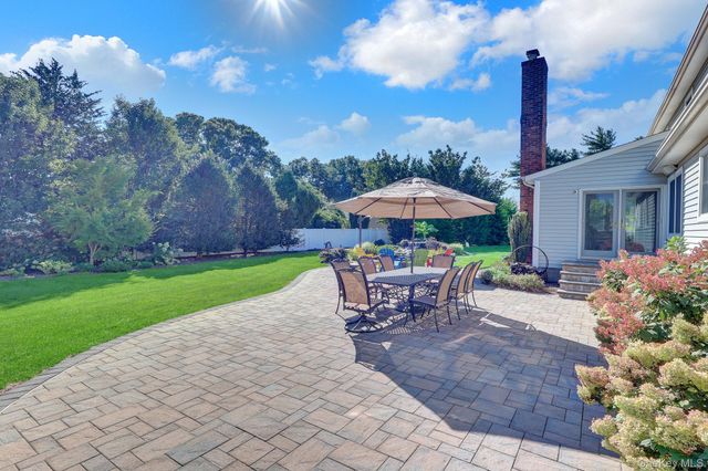 15 Wiigs Road, Nesconset, NY 11767
