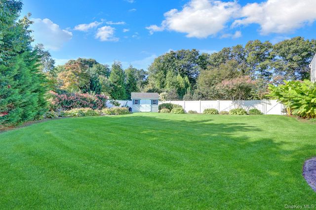 15 Wiigs Road, Nesconset, NY 11767