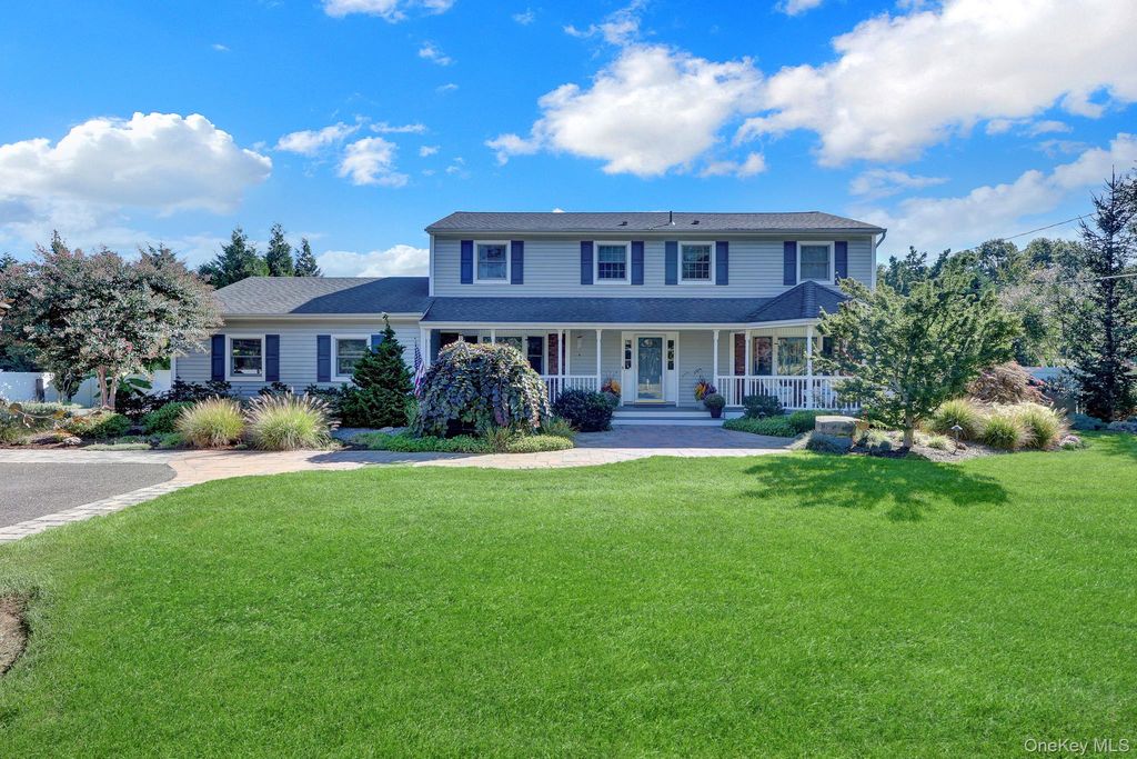 15 Wiigs Road, Nesconset, NY 11767