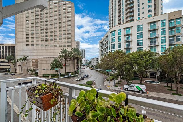 7290 SW 90th St 202, Miami, FL 33156