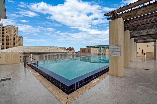 7290 SW 90th St 202, Miami, FL 33156