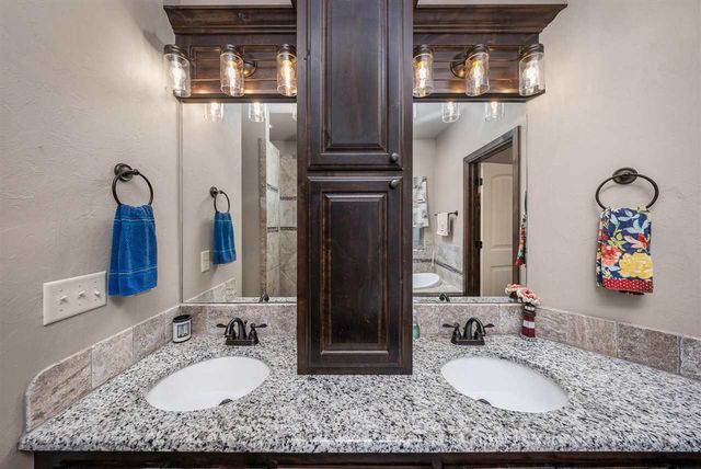 291 NE Simmons Cir, Fletcher, OK 73541