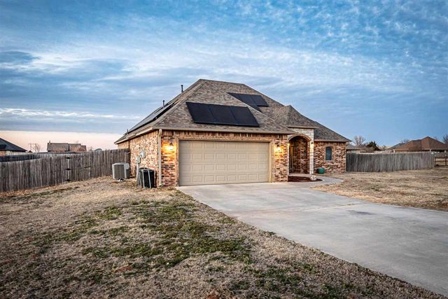 291 NE Simmons Cir, Fletcher, OK 73541