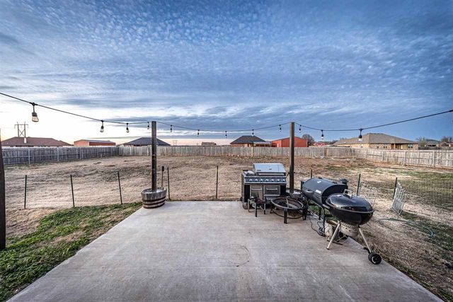 291 NE Simmons Cir, Fletcher, OK 73541