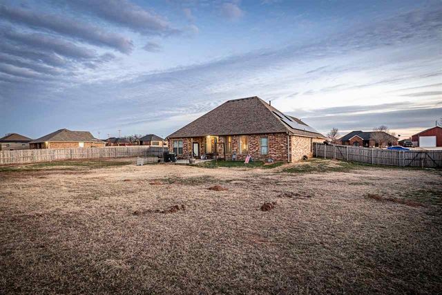 291 NE Simmons Cir, Fletcher, OK 73541