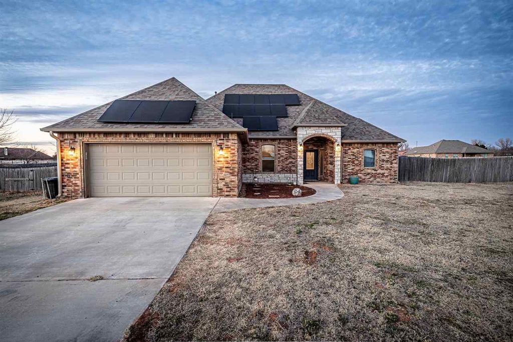 291 NE Simmons Cir, Fletcher, OK 73541