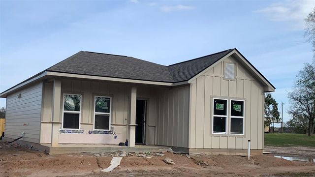 212 Kyle Street, Madisonville, TX 77864