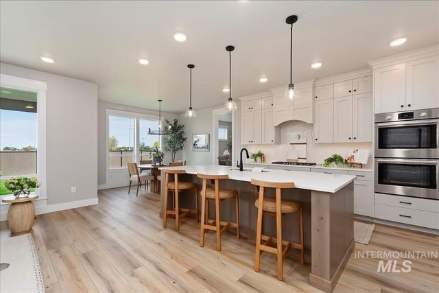 4716 N Camp Creek Ave, Meridian, ID 83646
