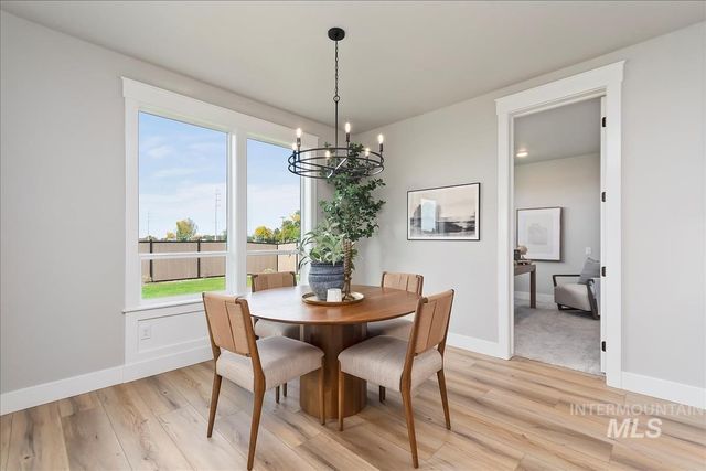4716 N Camp Creek Ave, Meridian, ID 83646