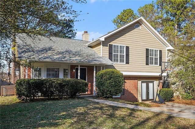 6048 Old Wellborn Trace, Lithonia, GA 30058