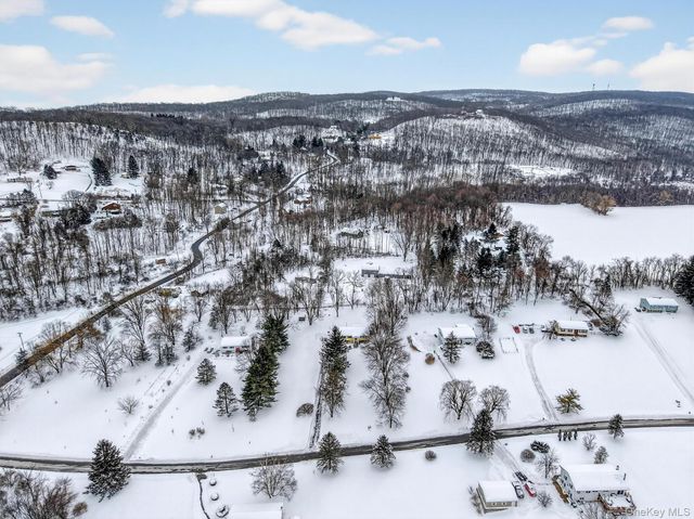 19 Brill Lane, Poughquag, NY 12570