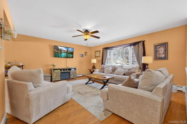 19 Brill Lane, Poughquag, NY 12570