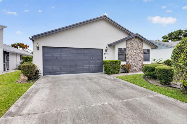 1315 NW 25th Lane, Delray Beach, FL 33445
