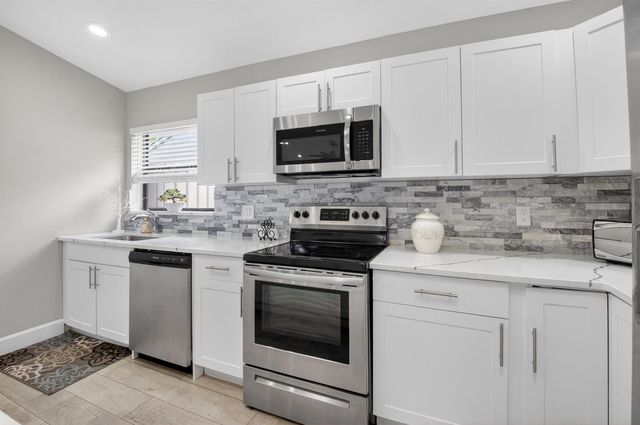 1315 NW 25th Lane, Delray Beach, FL 33445