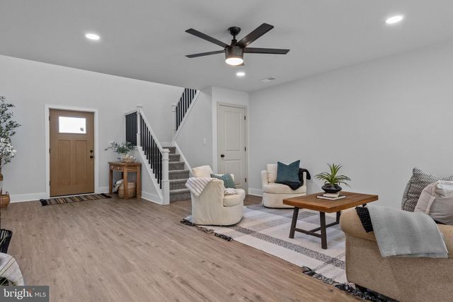 1 MCLEVINS CT, Croydon, PA 19021