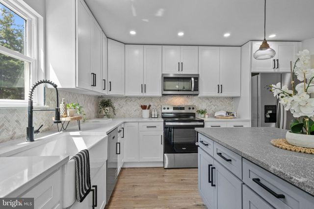1 MCLEVINS CT, Croydon, PA 19021