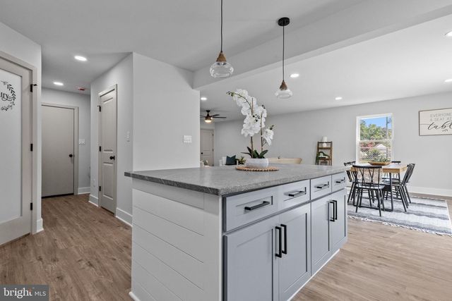 1 MCLEVINS CT, Croydon, PA 19021