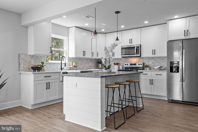 1 MCLEVINS CT, Croydon, PA 19021