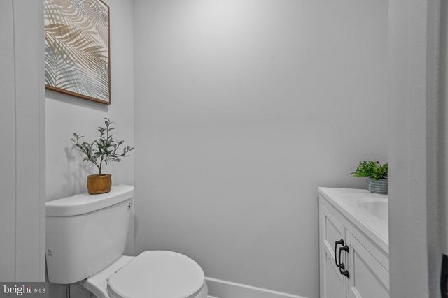 1 MCLEVINS CT, Croydon, PA 19021