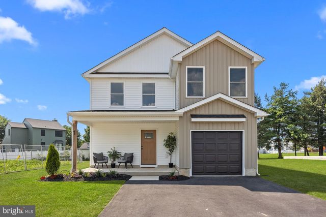 1 MCLEVINS CT, Croydon, PA 19021