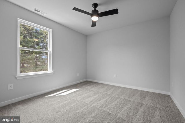 1 MCLEVINS CT, Croydon, PA 19021
