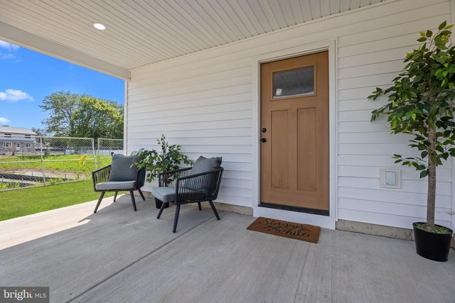 1 MCLEVINS CT, Croydon, PA 19021