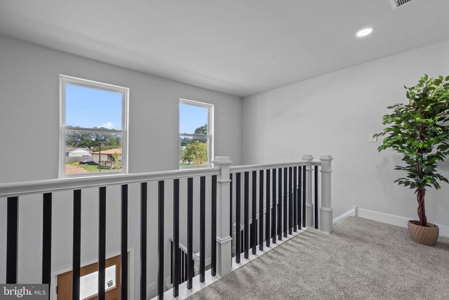 1 MCLEVINS CT, Croydon, PA 19021
