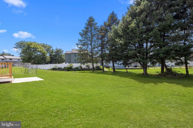 1 MCLEVINS CT, Croydon, PA 19021