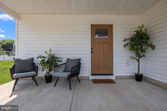 1 MCLEVINS CT, Croydon, PA 19021