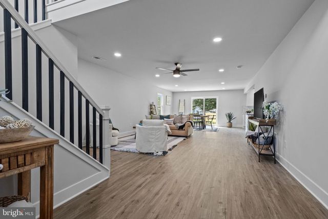 1 MCLEVINS CT, Croydon, PA 19021