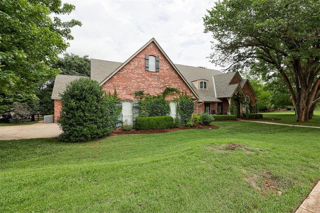 201 Hollowdale Circle, Edmond, OK 73003
