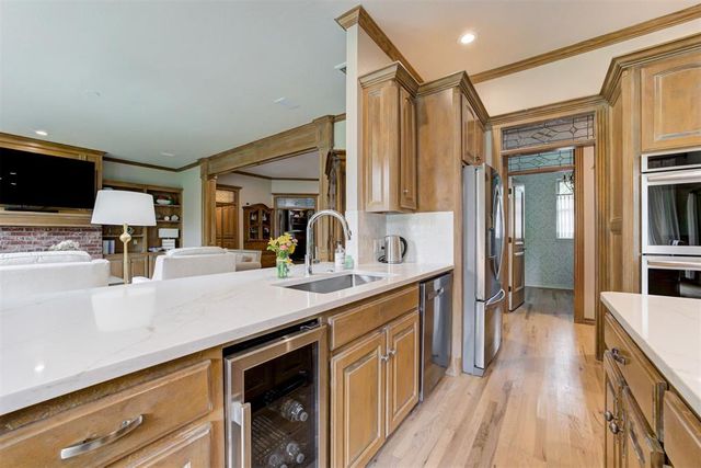 201 Hollowdale Circle, Edmond, OK 73003