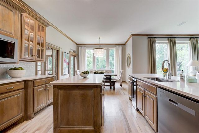 201 Hollowdale Circle, Edmond, OK 73003