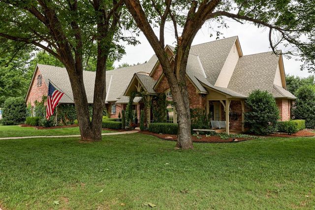 201 Hollowdale Circle, Edmond, OK 73003