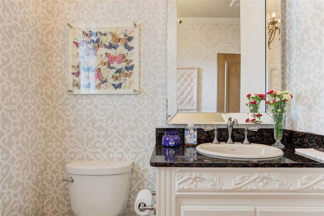 201 Hollowdale Circle, Edmond, OK 73003