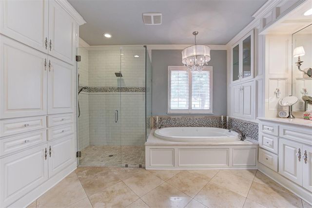 201 Hollowdale Circle, Edmond, OK 73003