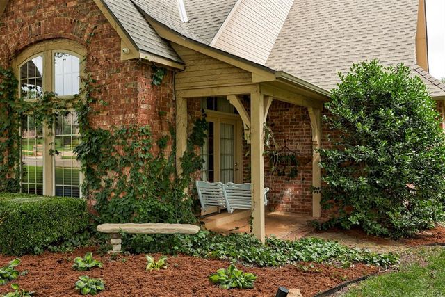 201 Hollowdale Circle, Edmond, OK 73003