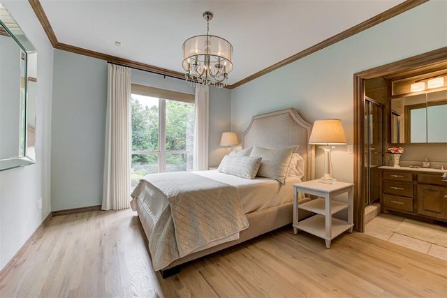 201 Hollowdale Circle, Edmond, OK 73003