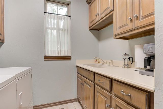 201 Hollowdale Circle, Edmond, OK 73003