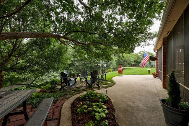201 Hollowdale Circle, Edmond, OK 73003