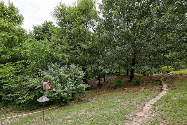 201 Hollowdale Circle, Edmond, OK 73003