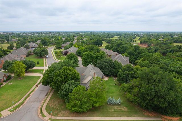 201 Hollowdale Circle, Edmond, OK 73003