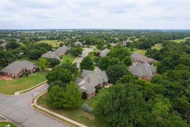 201 Hollowdale Circle, Edmond, OK 73003