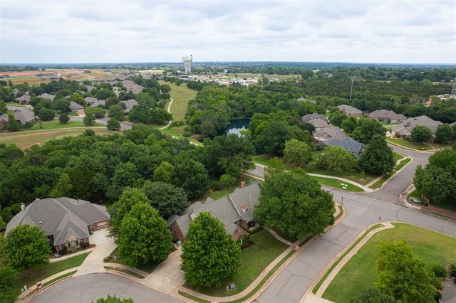 201 Hollowdale Circle, Edmond, OK 73003