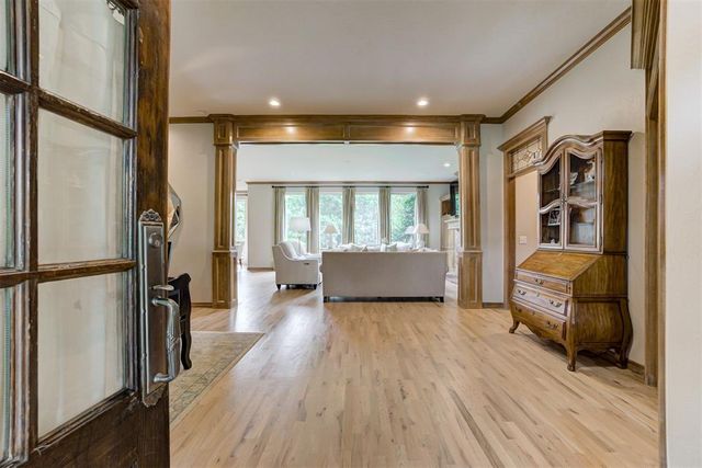 201 Hollowdale Circle, Edmond, OK 73003