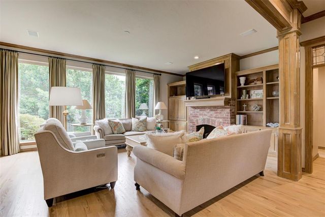 201 Hollowdale Circle, Edmond, OK 73003