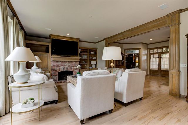 201 Hollowdale Circle, Edmond, OK 73003
