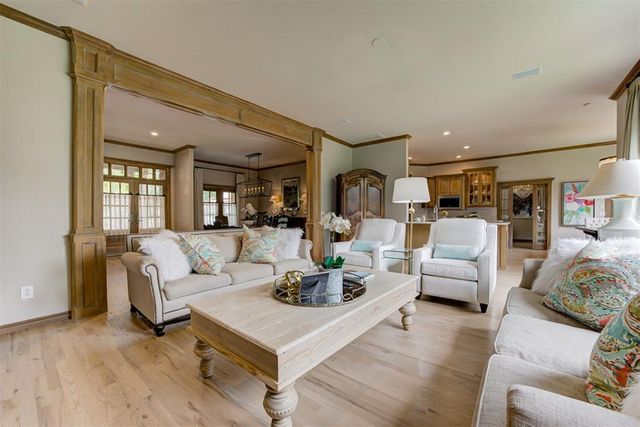 201 Hollowdale Circle, Edmond, OK 73003