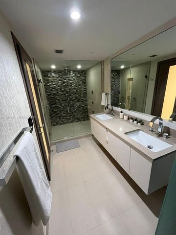 200 Biscayne Boulevard Way 4403, Miami, FL 33131